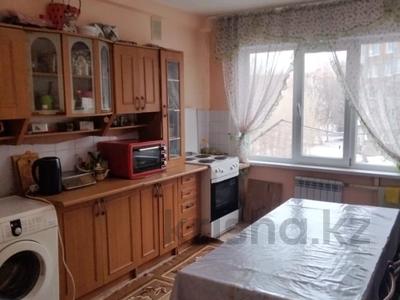 3-бөлмелі пәтер, 75 м², 3/5 қабат, Сатпаева 11, бағасы: 22.5 млн 〒 в Усть-Каменогорске