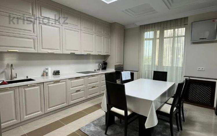 4-комнатная квартира · 175 м² · 9/18 этаж, мкр Самал-2, Достык 97 за 200 млн ₸ в Алматы, Медеуский р-н — фото 11