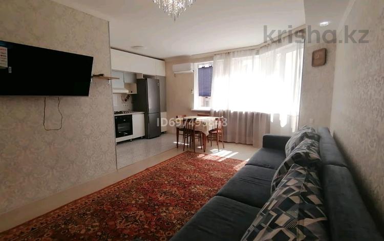 2-бөлмелі пәтер, 62 м², 2/5 қабат ай сайын, мкр Думан-2 7, бағасы: 260 000 〒 в Алматы, Медеуский р-н — фото 2