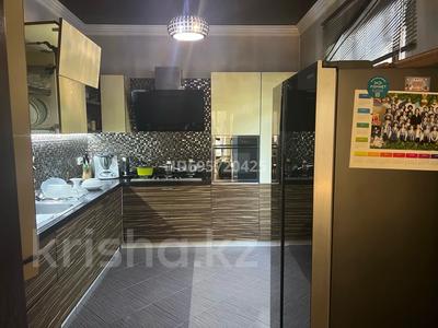 Аренда домов или дач в Шымкенте: Отдельный дом · 10 комнат · 400 м² · помесячно, Туркестанская 122 за 1.2 млн 〒 Отдельный дом · 10 комнат · 400 м² · помесячно, Туркестанская 122 за 1.2 млн 〒 в Шымкенте, Енбекшинский р-н