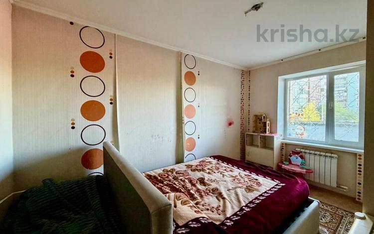 2-бөлмелі пәтер · 53 м² · 2/9 қабат, мкр Юго-Восток, Язева 8 — 133 аптека, бағасы: 17 млн ₸ в Караганде, Казыбек би р-н — фото 3
