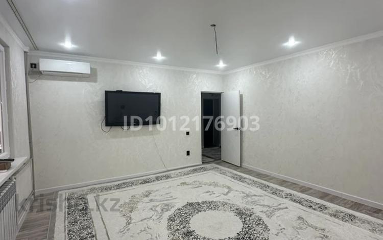 3-комнатная квартира · 70 м² · 1/4 этаж, 5 мкр 25 за 25 млн ₸ в Жанаозен — фото 2