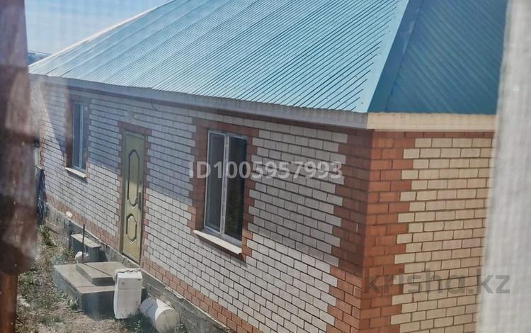 Отдельный дом · 2 комнаты · 100 м² · 6 сот., Старый город — Рядом Медколледж 100м за 100 000 〒 в Актобе — фото 2