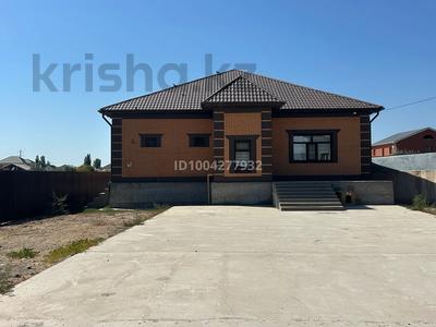 Отдельный дом · 6 комнат · 240 м² · 10 сот., Урмаш туктибаева 1А — Рыскулова за 70 млн 〒 в 