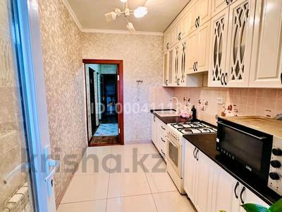 3-бөлмелі пәтер · 64 м² · 3/5 қабат, Рысбек батыра 6 а — Рахимова -гор больница, бағасы: 24 млн ₸ в Таразе