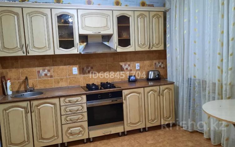 2-бөлмелі пәтер · 54 м² · 9/9 қабат, Ауэзова 37А, бағасы: 21 млн ₸ в Семее — фото 2
