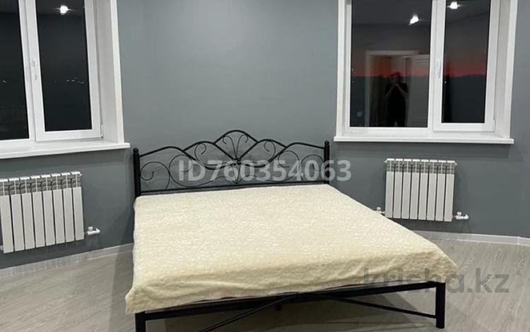 2-бөлмелі пәтер · 79 м² · 4/9 қабат, Придорожная 87, бағасы: 200 000 ₸ в Уральске — фото 2