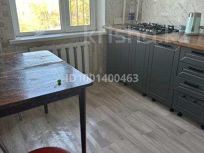 3-комнатная квартира · 57.7 м² · 5/5 этаж, Старый город, Ескі қала 8 март 10 — Жд вокзал маңы за 12 000 〒 в Актобе