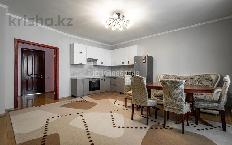 3-комнатная квартира · 100 м² · 8/8 этаж, Достык 14 за 400 000 ₸ в Астане, Есильский р-н — фото 2