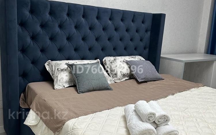 2-комнатная квартира · 60 м² · 14/16 этаж, Шахтёров 60 — Сапиева Ц.Б, Арена , Теннисный , Корзина , Норма , Детская больница по Шахтеров . за 15 000 ₸ в Караганде — фото 2
