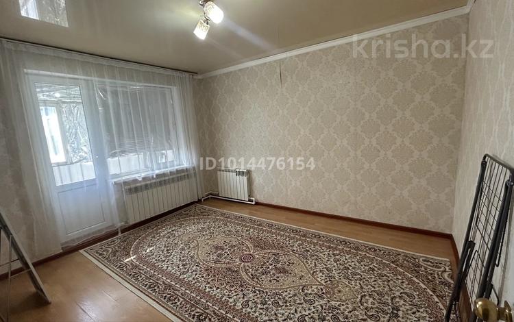 2-комнатная квартира · 36.5 м² · 5/5 этаж, мкр 8, Гришина 74 за 13.5 млн ₸ в Актобе — фото 2