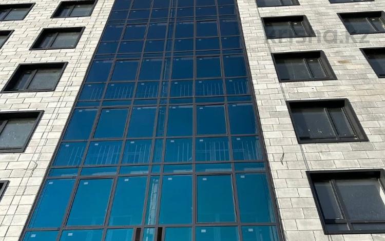 3-комнатная квартира, 80 м², 9/10 этаж, проспект Абая за 35 млн 〒 в Костанае — фото 2