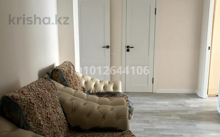 2-бөлмелі пәтер · 74 м² · 2/9 қабат, мкр. Алмагуль, Султан Бейбарыс 2 — Павлин Мавлин, бағасы: 170 000 ₸ в Атырау — фото 2