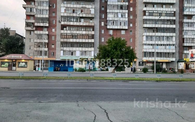 3-комнатная квартира, 70 м², 2/14 этаж, Ауэзова 3 за 28 млн 〒 в Семее — фото 2