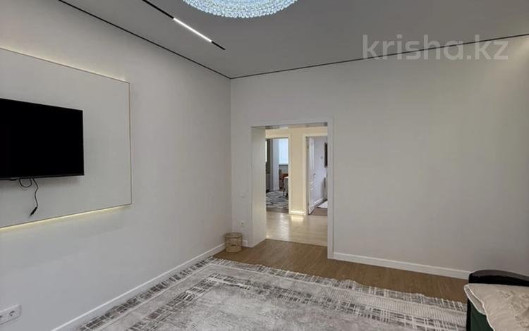 2-комнатная квартира · 76.1 м² · 2/9 этаж, мкр. Алтын орда 2 за 38.8 млн ₸ в Актобе — фото 46