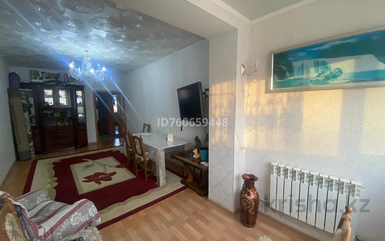 3-комнатная квартира · 70 м² · 5/5 этаж, 27-й мкр 16б за 18.8 млн ₸ в Актау — фото 2