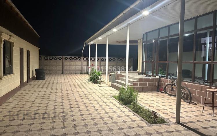 Отдельный дом · 4 комнаты · 340 м² · 15 сот., мкр Турксиб 12А — Пригородное ,жангелдина 12А за 40 млн ₸ в Таразе — фото 2