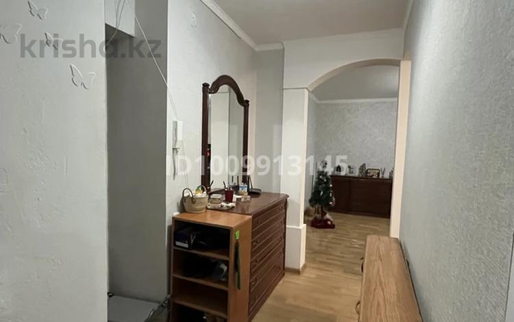 2-бөлмелі пәтер · 48.4 м² · 4/9 қабат, Шакарима 38 — Торговый дом изумруд, бағасы: 25 млн ₸ в Семее — фото 2
