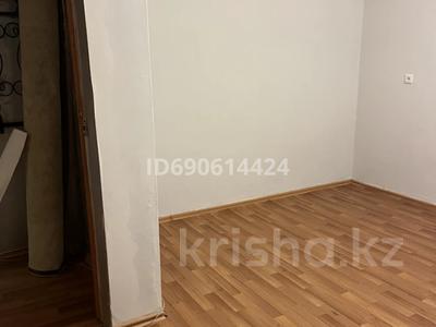 1-комнатная квартира · 30 м² · 4/5 этаж, Пришахтинск, 21й микрорайон 4 за 7.5 млн 〒 в Караганде, Алихана Бокейханова р-н