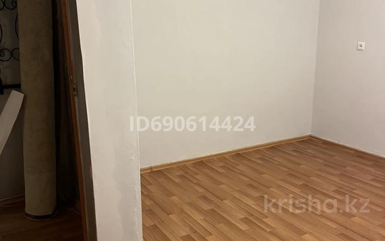 1-бөлмелі пәтер · 30 м² · 4/5 қабат, Пришахтинск, 21й микрорайон 4, бағасы: 7.5 млн ₸ в Караганде, Алихана Бокейханова р-н — фото 8