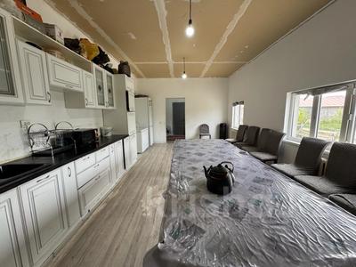 Отдельный дом · 4 комнаты · 267.7 м² · 8.6 сот., мкр Коктем, Ахметова 23 за 40 млн ₸ в Атырау