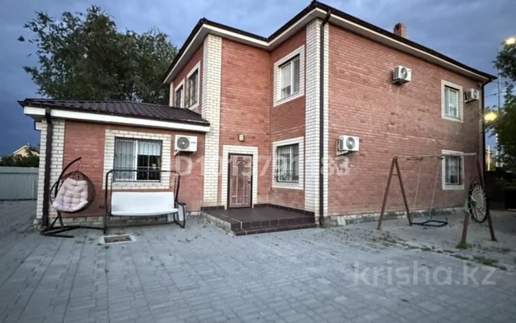 Отдельный дом · 5 комнат · 240 м² · 10 сот., мкр Жеруйык, Бейбарыс — Рядом с магазином Зибаш за 45 млн ₸ в Атырау — фото 2