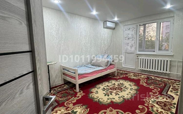 1-бөлмелі пәтер · 33 м² · 5/5 қабат, Маншук Маметова 60, бағасы: 12 млн ₸ в Уральске, мкр Школьник — фото 2