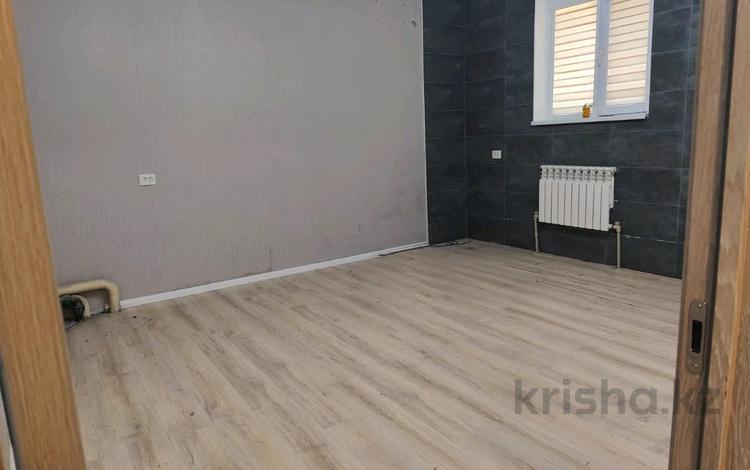 2-бөлмелі пәтер, 70 м², 1/6 қабат, мкр Восток , Ул.Пазикова 21 — Ул.Пазикова, бағасы: 12 млн 〒 в Шымкенте, Енбекшинский р-н — фото 2