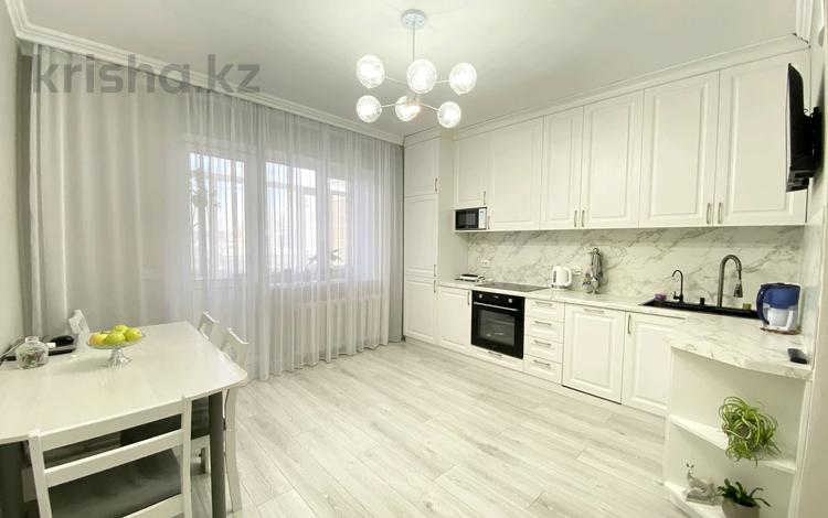 2-комнатная квартира, 81.4 м², 5/18 этаж, Валиханова 3 — Иманова