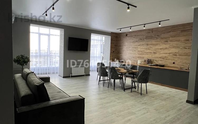 2-комнатная квартира · 74 м² · 1/9 этаж, мкр Кунаева, Самал 72/4 — Коняхина за 20 000 ₸ в Уральске — фото 2