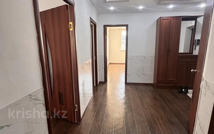 3-бөлмелі пәтер · 82.5 м² · 5/5 қабат, мкр Береке 2 — СРОЧНО, бағасы: 21 млн ₸ в Атырау — фото 2