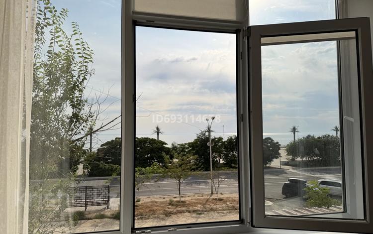 2-комнатная квартира · 56 м² · 2/5 этаж, 15-й мкр 4 — Набережная, дом, где гостиница Виктория за 310 000 ₸ в Актау — фото 12