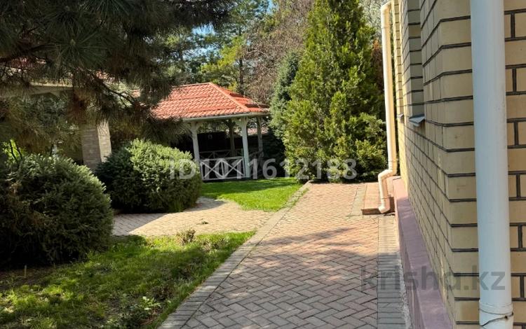 Отдельный дом · 5 комнат · 220 м² · 14 сот., Нурмагамбетова 122 за 480 млн ₸ в Алматы, Медеуский р-н — фото 2