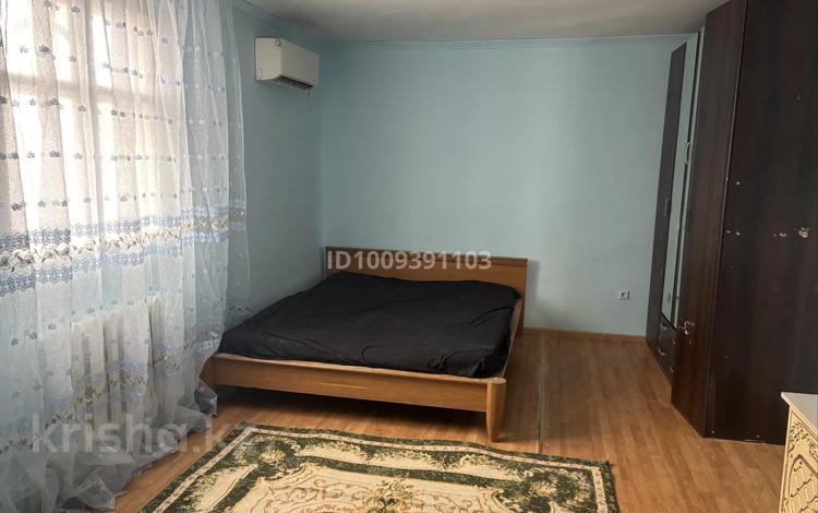 Отдельный дом · 1 комната · 25 м², Момышулы 128-б — Остановка перетаска за 70 000 〒 в Атырау — фото 6