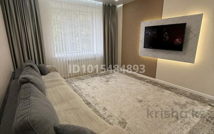 3-бөлмелі пәтер · 93 м² · 3/10 қабат, Университетская 19/2, бағасы: 57 млн ₸ в Караганде, Казыбек би р-н — фото 2