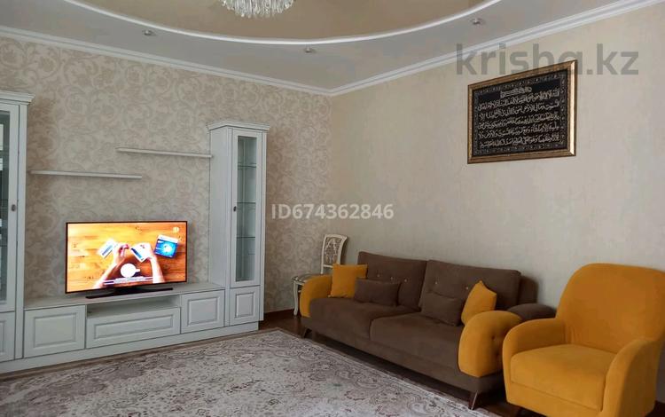 2-бөлмелі пәтер, 93 м², 6/10 қабат ай сайын, Сарайшык 40, бағасы: 300 000 〒 в Астане, Есильский р-н — фото 2