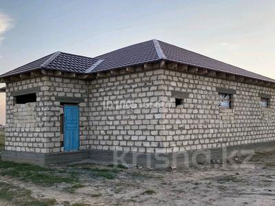 Отдельный дом · 4 комнаты · 136 м² · 8 сот., мкр Зарослый, 5 42 — Возле магазина Нурбол за 12 млн 〒 в Атырау