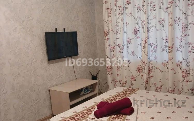 1-комнатная квартира, 48 м², 2/4 этаж посуточно, Аскарова 3 за 8 000 〒 в Шымкенте — фото 2