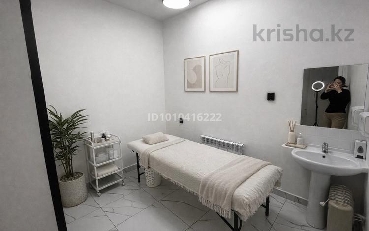 Салоны красоты, медцентры и аптеки · 10 м² за 70 000 ₸ в Астане, Нура р-н — фото 2