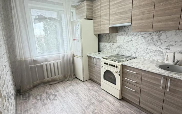 3-комнатная квартира · 64 м² · 6/9 этаж, Абая за 26.7 млн ₸ в Петропавловске — фото 2