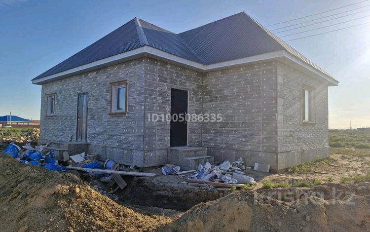 Отдельный дом · 3 комнаты · 100 м² · 8 сот., 15 55 — В доль дороги за 17 млн 〒 в Еркинкале — фото 2