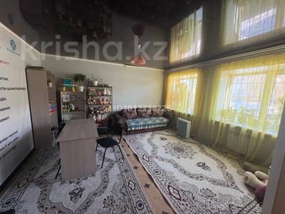 Отдельный дом · 5 комнат · 300 м² · 6 сот., мкр Новый Город, Гоголя 108 за 500 000 ₸ в Караганде, Казыбек би р-н