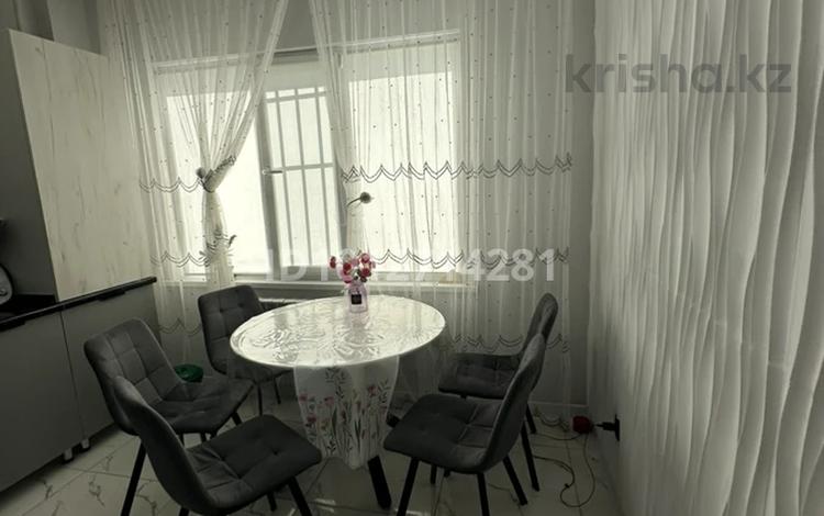 2-бөлмелі пәтер · 60 м² · 2/6 қабат, Исенова — Областной акимат, бағасы: 35 млн ₸ в Атырау — фото 23