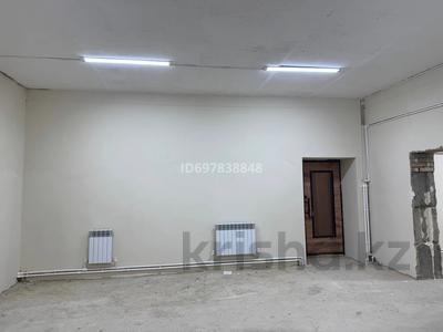 Свободное назначение, офисы, магазины и бутики, склады, общепит, салоны красоты, сельское хозяйство, медцентры и аптеки, образование, развлечения · 400 м² за 60 млн 〒 в Уральске, мкр Жана Орда