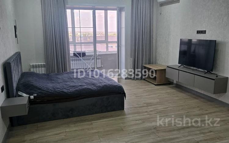 1-комнатная квартира · 53 м² · 6/10 этаж, мкр. Алтын орда 5е — 1001 ночь за 220 000 ₸ в Актобе — фото 2