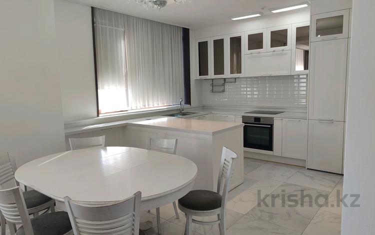 3-комнатная квартира · 95 м² · 2/21 этаж, Кабанбай батыра 43В за 450 000 ₸ в Астане, Есильский р-н — фото 12
