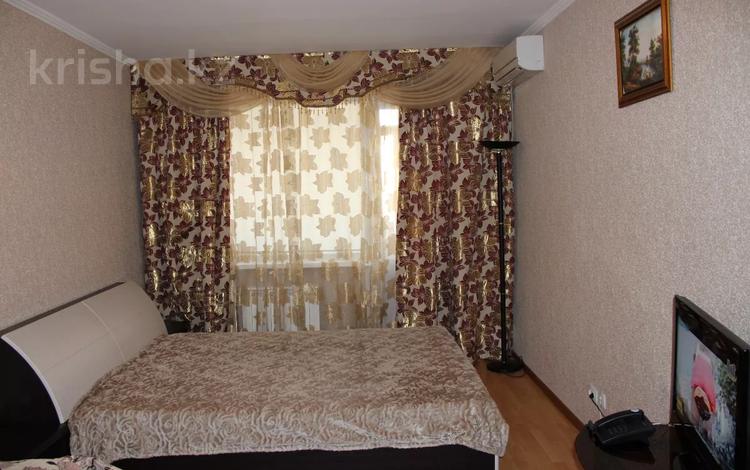 1-комнатная квартира, 40 м², 1/9 этаж посуточно, Естая — Назарбаева за 8 000 〒 в Павлодаре — фото 2