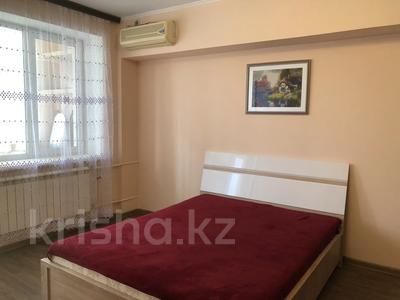 1-бөлмелі пәтер, 43 м², 5/5 қабат ай сайын, Достык 248, бағасы: 260 000 〒 в Алматы, Медеуский р-н