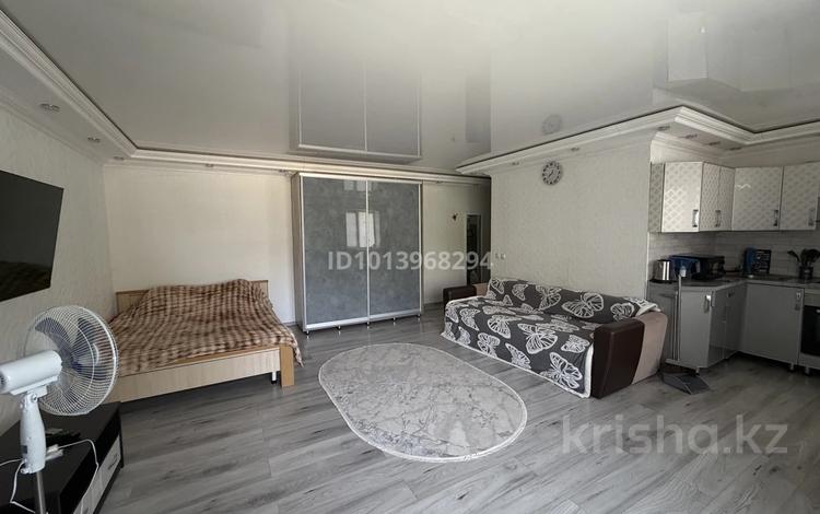 1-бөлмелі пәтер · 40 м² · 2/5 қабат, Академика Бектурова 15, бағасы: 230 000 ₸ в Павлодаре — фото 2
