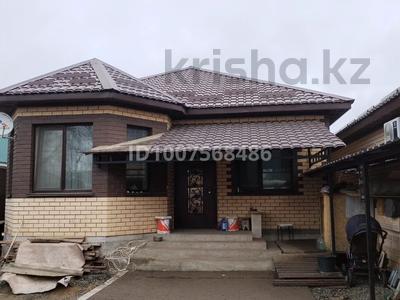 Отдельный дом · 4 комнаты · 104 м² · 3 сот., Челкарская 2 — Угол Гагарина и Челкарской за 40 млн 〒 в Уральске